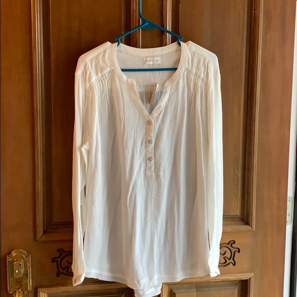 White long sleeve blouse